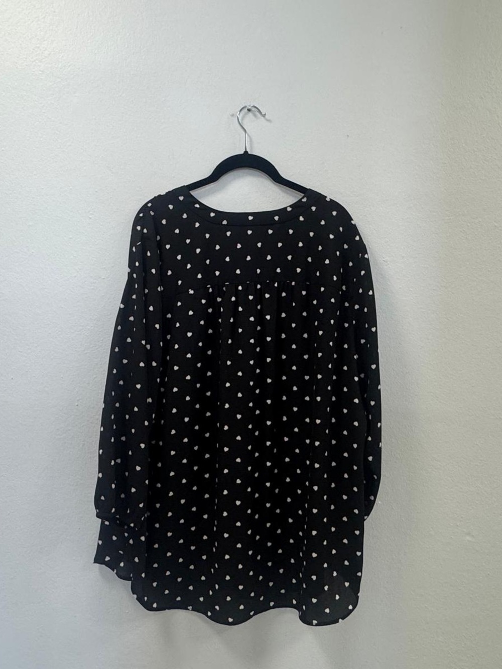 Jones New York Black Blouse with White Heart Print - Picture 2 of 2